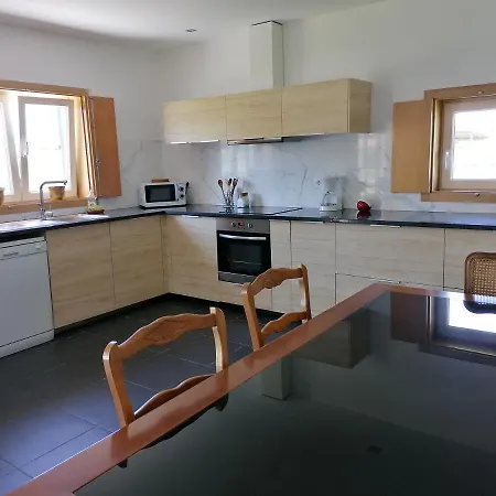 Casa Moderna Proxima Da *